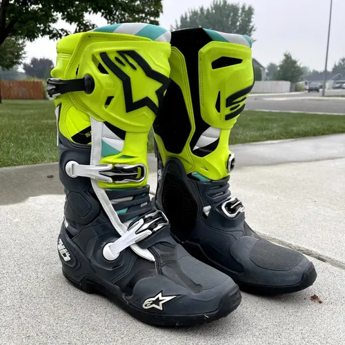 Alpinestars Tech 10 LE Unreleased
Colorway Pro Boots - Size 9