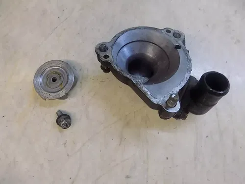 Kawasaki KX500 Waterpump w/ Cover   KX 500 1986