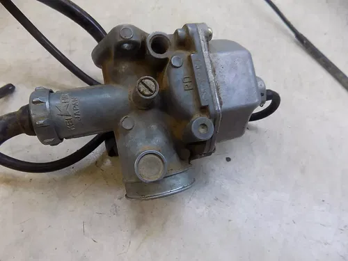 Honda XR100 CRF 100 Carburetor w/ Throttle   XR 2003