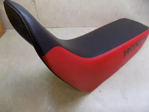 Honda XR400  Seat  Mint Condition  XR 400 2000 - 2004