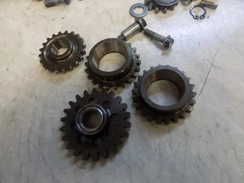 Aprilia SVX550 Misc engine parts pieces gears   SVX 550 2007