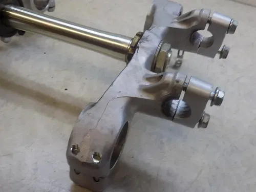 Honda XR400 Triple Tree Clamp    XR 400 2000 low hours!