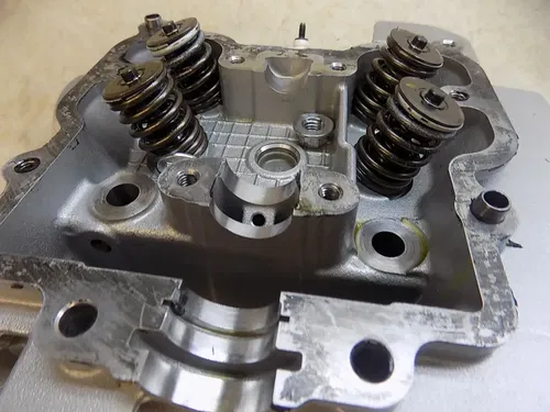 Suzuki DR650SE Head w/ Valves and Rocker Arm Cover DR 650SE SE 2025 #2