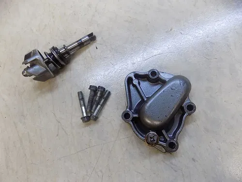 Honda ATC250R Waterpump w/ impellor / shaft     ATC 250R R 1986