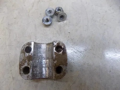 Honda ATC250R Front fork Axle Mount piece axle bracket    ATC 250R R 1986