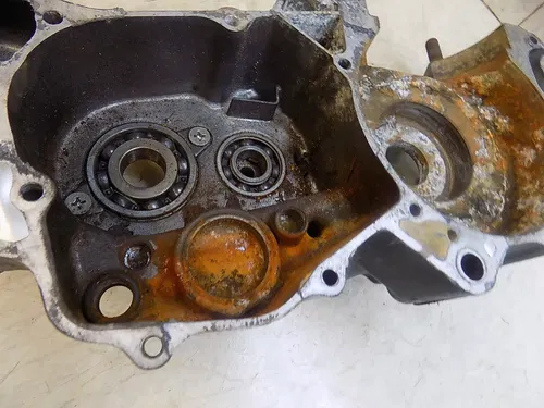 Honda CR500 Left engine Case Half CR 500 1984 *has damage*
