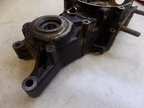 Honda CR500 Left engine Case Half CR 500 1984 *has damage*