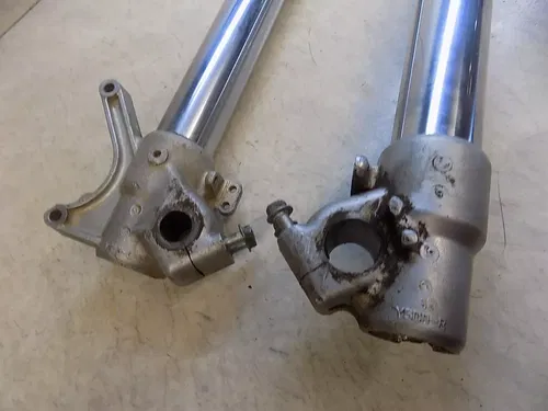 Yamaha YZ250 Front Forks    YZ 250 2000