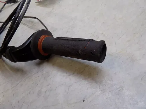 KTM 690 R Enduro Throttle Tube w/ cables   2010
