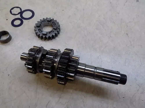 Honda CR500 Transmission Main Shaft w/ Gears / washers   CR 500 2001