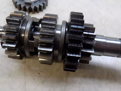 Honda CR500 Transmission Main Shaft w/ Gears / washers   CR 500 2001