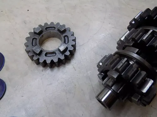 Honda CR500 Transmission Main Shaft w/ Gears / washers   CR 500 2001