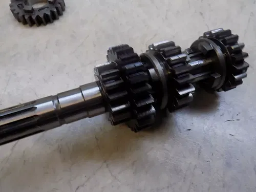 Honda CR500 Transmission Main Shaft w/ Gears / washers   CR 500 2001