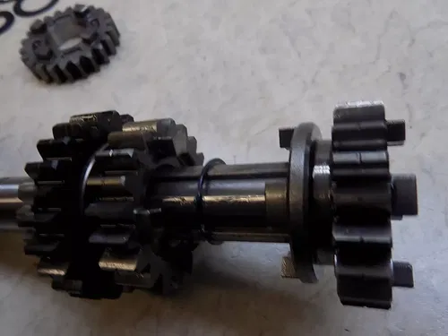 Honda CR500 Transmission Main Shaft w/ Gears / washers   CR 500 2001