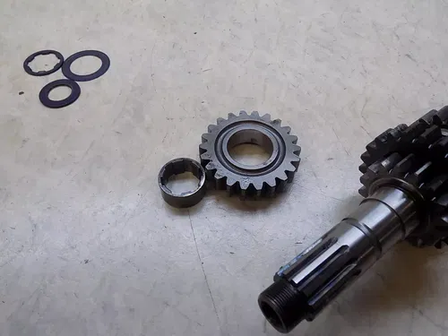 Honda CR500 Transmission Main Shaft w/ Gears / washers   CR 500 2001