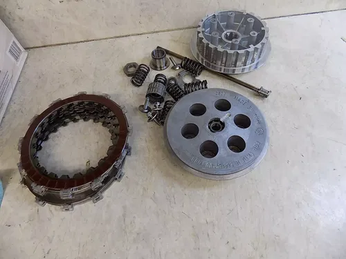 KTM 640 LC4 Clutch Plates Springs Kit bolts Inner Hub   1996