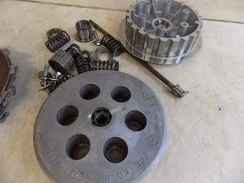 KTM 640 LC4 Clutch Plates Springs Kit bolts Inner Hub   1996