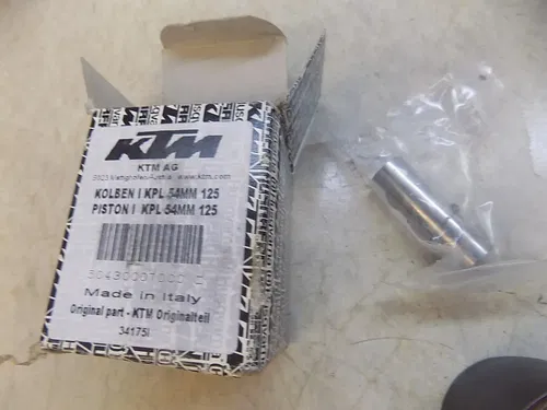 KTM 125 Piston Kit 50430007000 NEW 125 sx  *