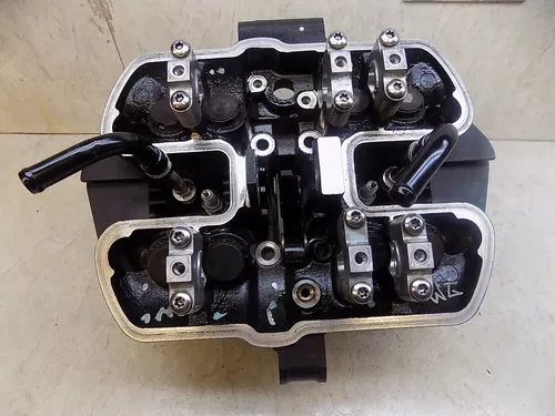 Triumph T100 Engine Head w/ Valves   Bonneville 2014 low miles