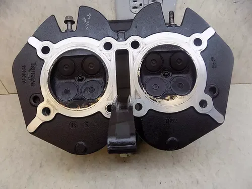 Triumph T100 Engine Head w/ Valves   Bonneville 2014 low miles