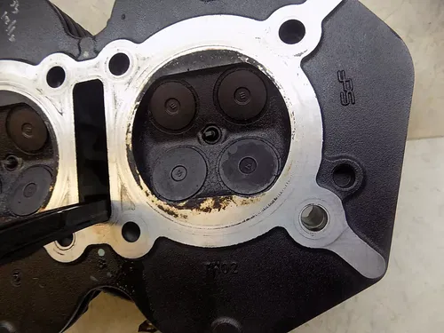 Triumph T100 Engine Head w/ Valves   Bonneville 2014 low miles