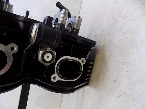 Triumph T100 Engine Head w/ Valves   Bonneville 2014 low miles