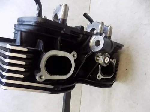 Triumph T100 Engine Head w/ Valves   Bonneville 2014 low miles