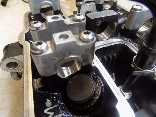 Triumph T100 Engine Head w/ Valves   Bonneville 2014 low miles
