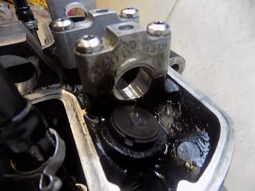Triumph T100 Engine Head w/ Valves   Bonneville 2014 low miles