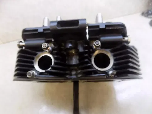 Triumph T100 Engine Head w/ Valves   Bonneville 2014 low miles