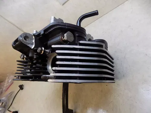 Triumph T100 Engine Head w/ Valves   Bonneville 2014 low miles