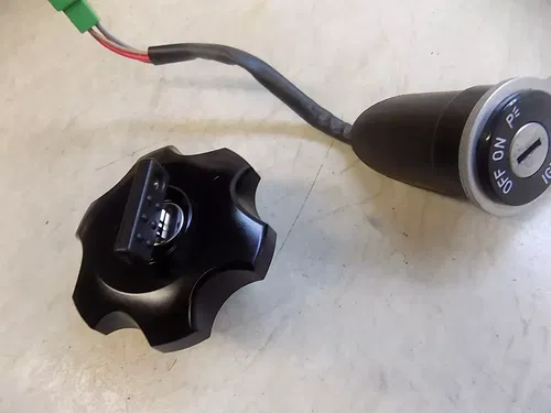 Suzuki DRZ400SM Ignition w/ Fuel Cap / key   DRZ 400sm 2023 low mile