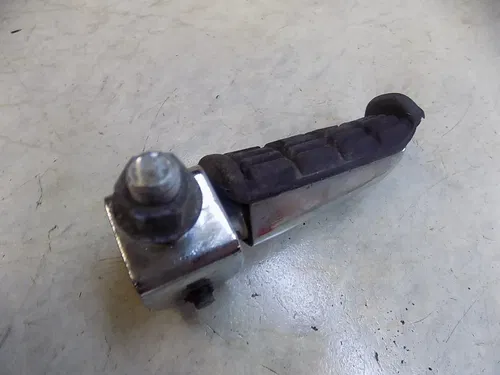Yamaha RZ350 Footpeg peg (one side)     RZ 350 1985 1984