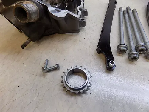KTM 690 Enduro Head w/ Valves  2013