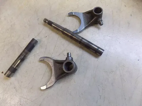 Honda CR500 Transmission Shift forks (2) w/ Shafts   CR 500 1984