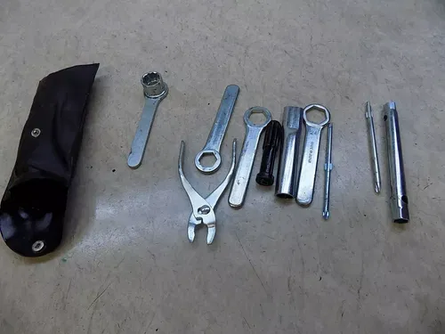 Suzuki DR650SE Tools w/ plastic case DR 650 2019 low mile