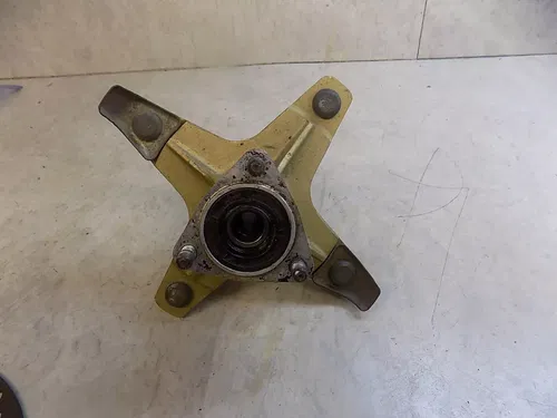 Honda ATC250R Front Wheel Hub  ATC 250r R 1985 p