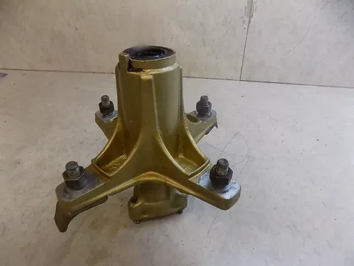 Honda ATC250R Front Wheel Hub  ATC 250r R 1985 p