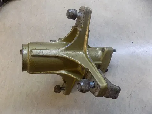 Honda ATC250R Front Wheel Hub    ATC 250R R 1986