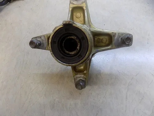 Honda ATC250R Front Wheel Hub    ATC 250R R 1986