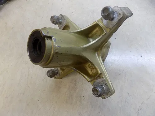 Honda ATC250R Front Wheel Hub    ATC 250R R 1986