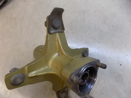 Honda ATC250R Front Wheel Hub    ATC 250R R 1986