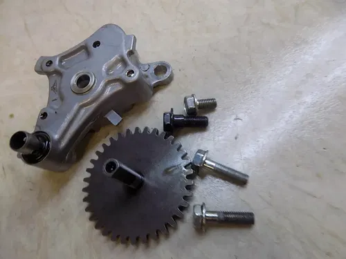 Honda ATC350X Oil Pump w/ line / gear  ATC 350X X 1985