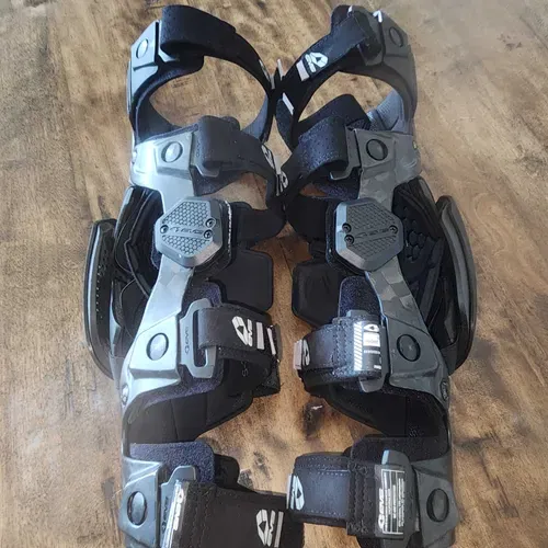 Evs Web Eclipse Knee Brace 