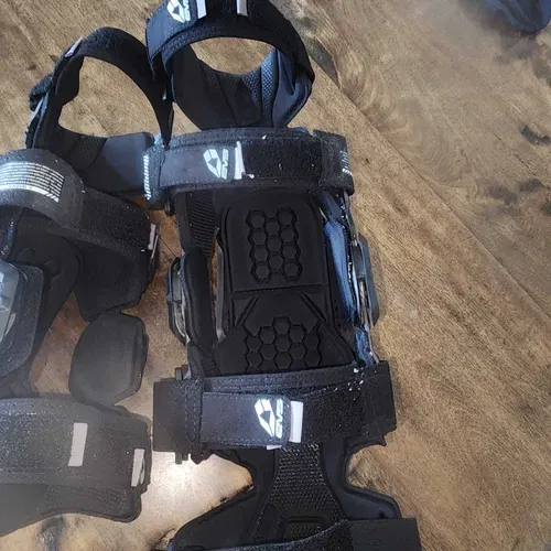 Evs Web Eclipse Knee Brace 