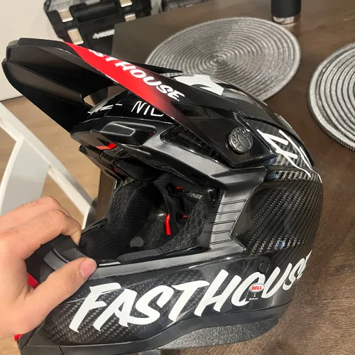 Bell Moto 10 Carbon Flex