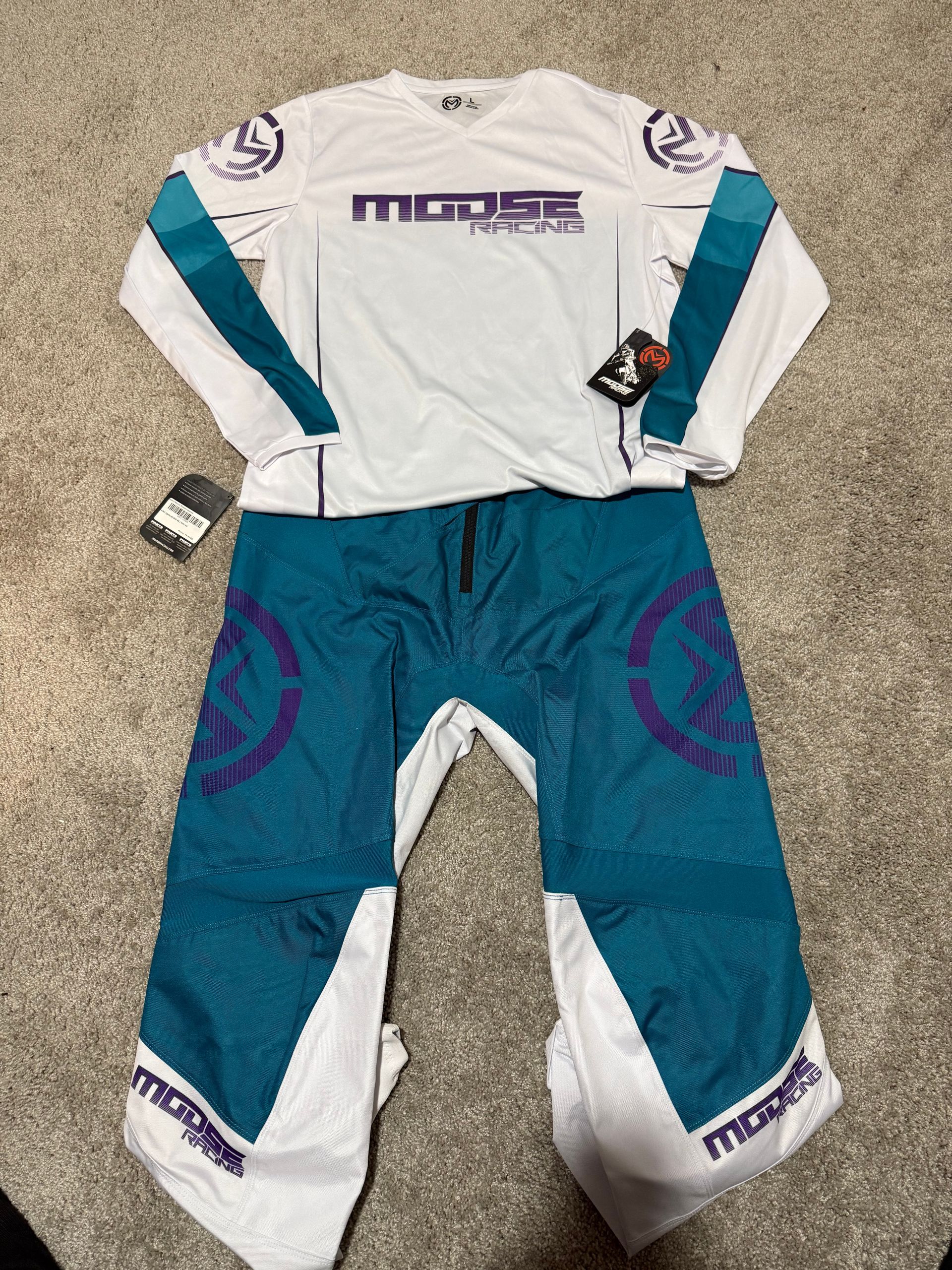 Moose Racing Qualifier Jersey & Pant Kit. Brand New W/ Tags
L/36