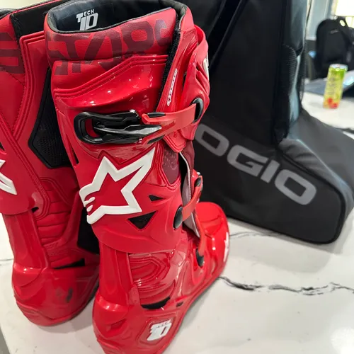 All Red Tech 10s Alpinestars Sz12