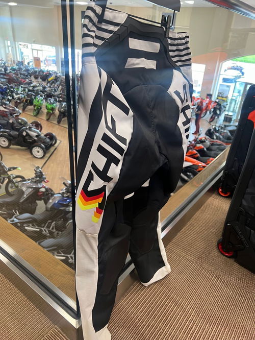 SHIFT BLACK LABEL TARGA PANTS