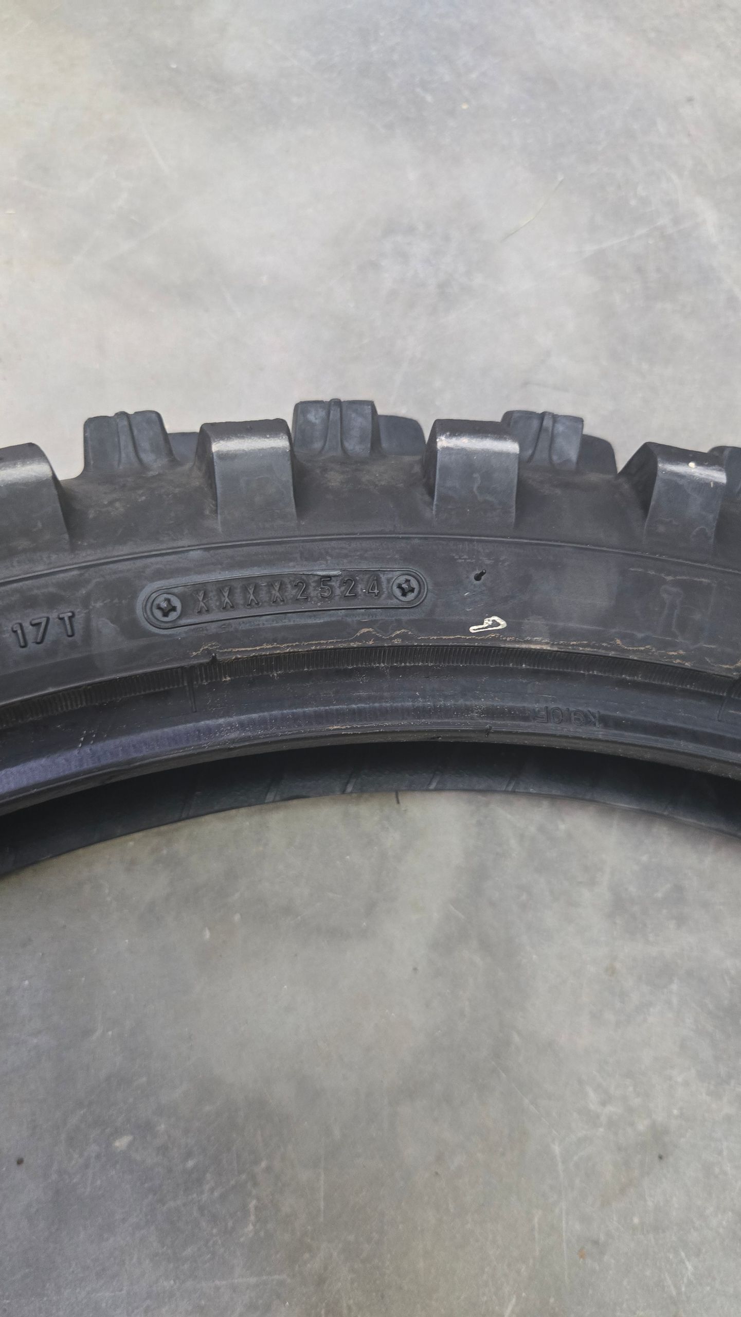 At82 Front Used Tire 80 100 21